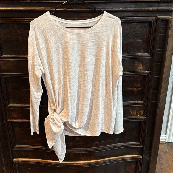 Lululemon To the Point Long Sleeve Loose Fit Heathered Core Light Grey Top 6 - Picture 1 of 4